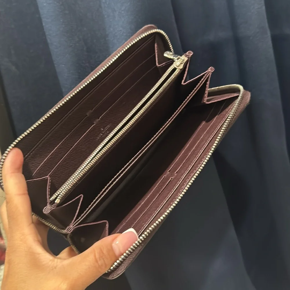 🤎LOUIS VUITTON Epi Electric Zippy Wallet